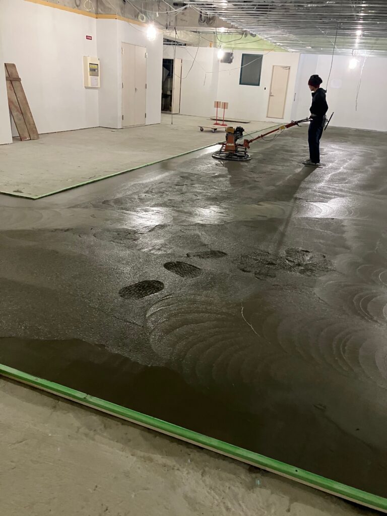 テナント工事　モルタル打設